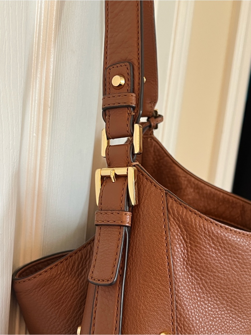 Michael Kors Bedford belted brown Venus leather shoulder bag Gold Hardware - Picture 2 of 10